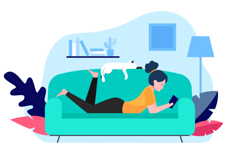 Frau liegt auf Sofa mit Handy und Katze